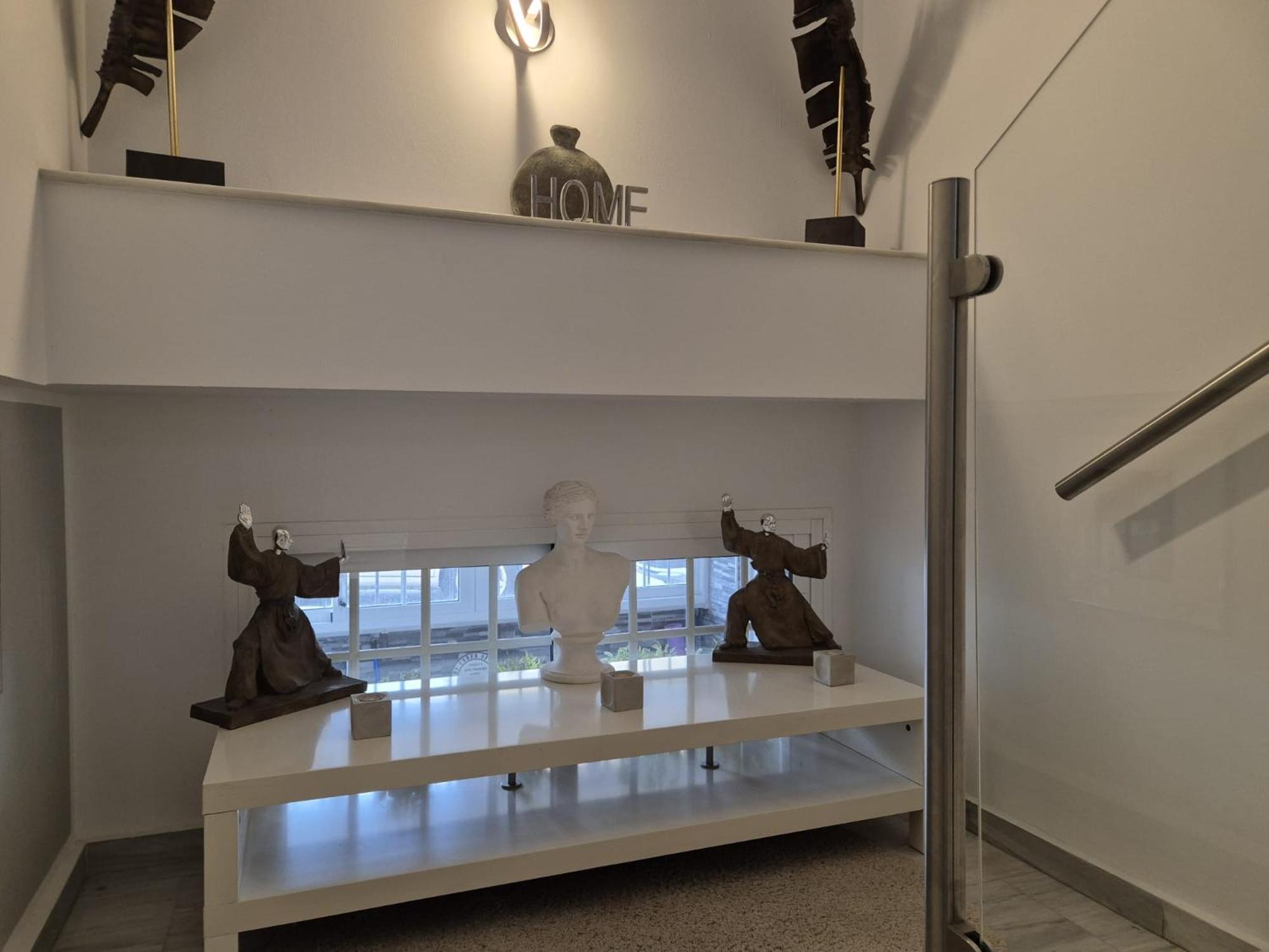 Lejlighed Luxurious Three Bedroom Duplex Close To
