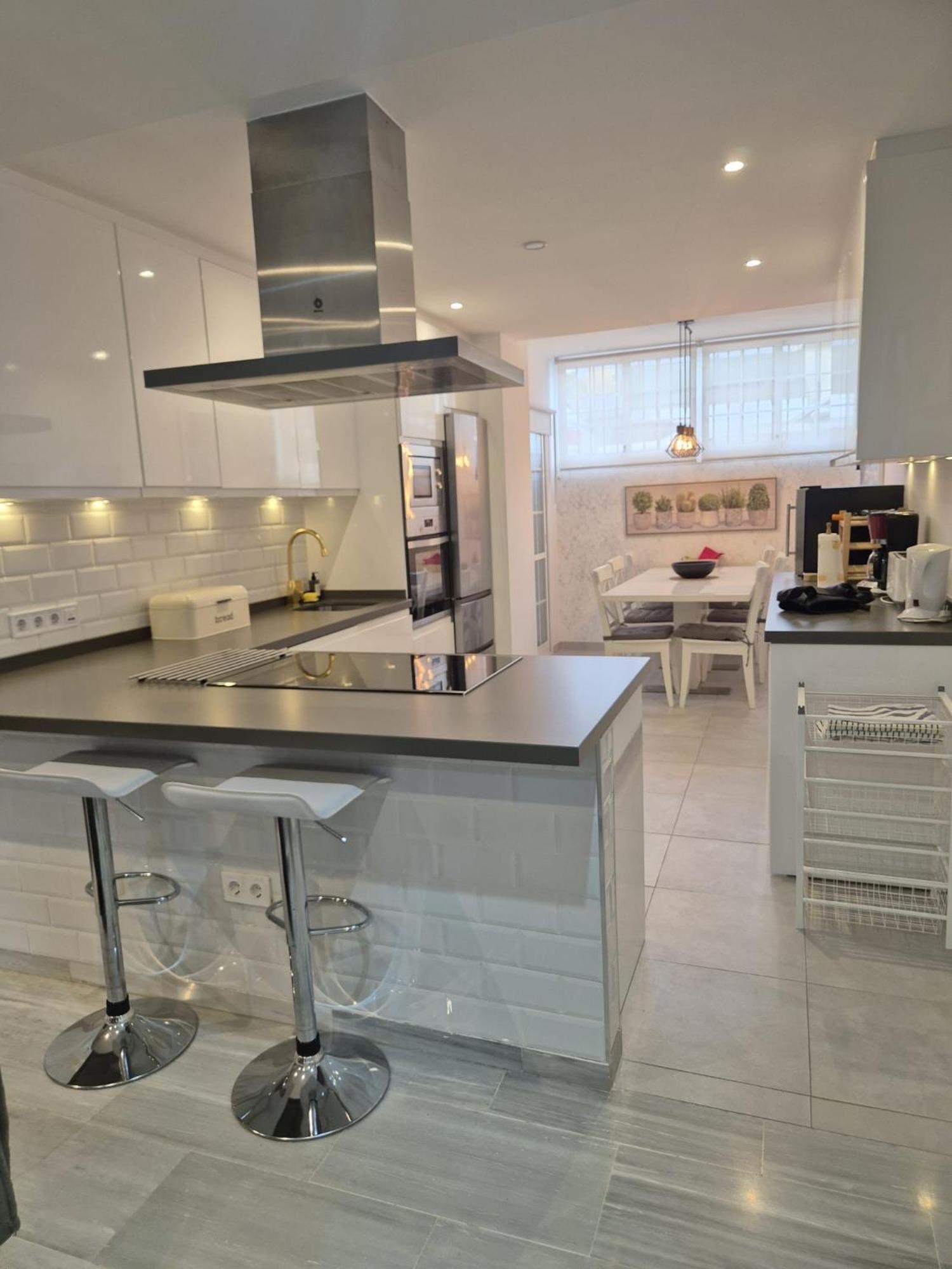 Luxurious Three Bedroom Duplex Close To Lejlighed